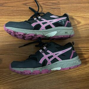 ASICS sneakers Size 3.5